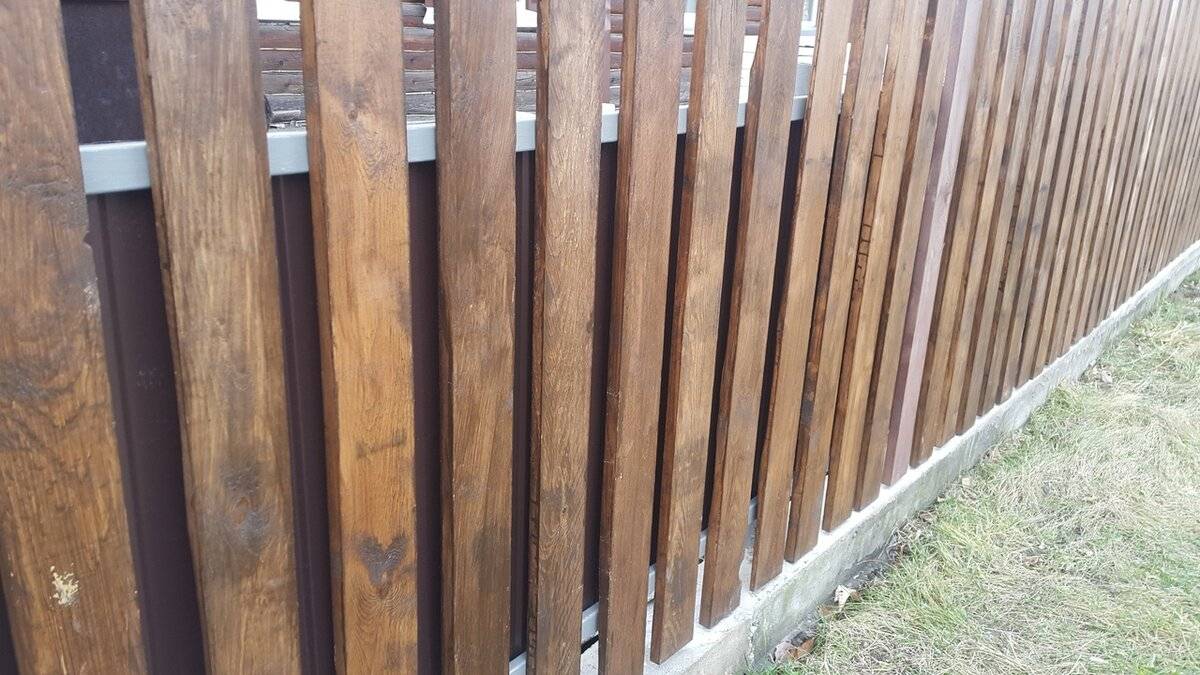 Чем лучше покрасить забор из дерева — лаки, антисептики, пропитки