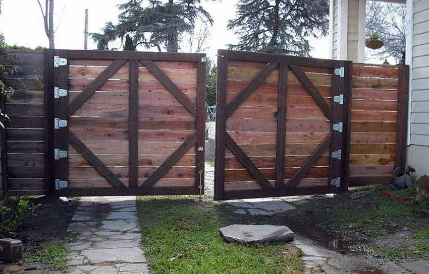 Деревянные ворота и калитка своими руками: фото и сборка