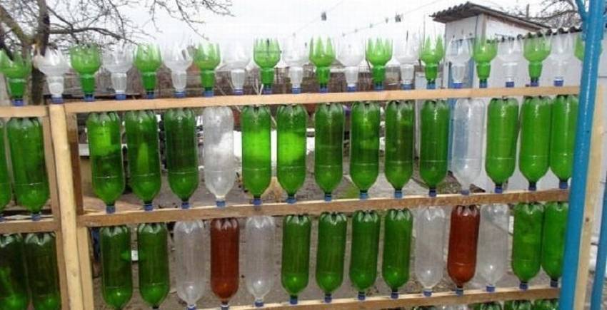 Создание оригинального забора из пластиковых бутылок