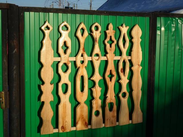 Резной забор из дерева своими руками: фото вырезного штакетника, как сделать шаблоны