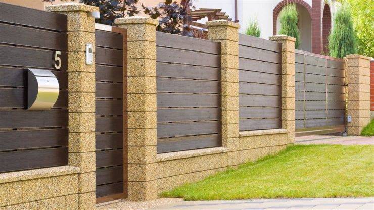 Декоративный бетонный забор — красивые примеры в ландшафтном дизайне