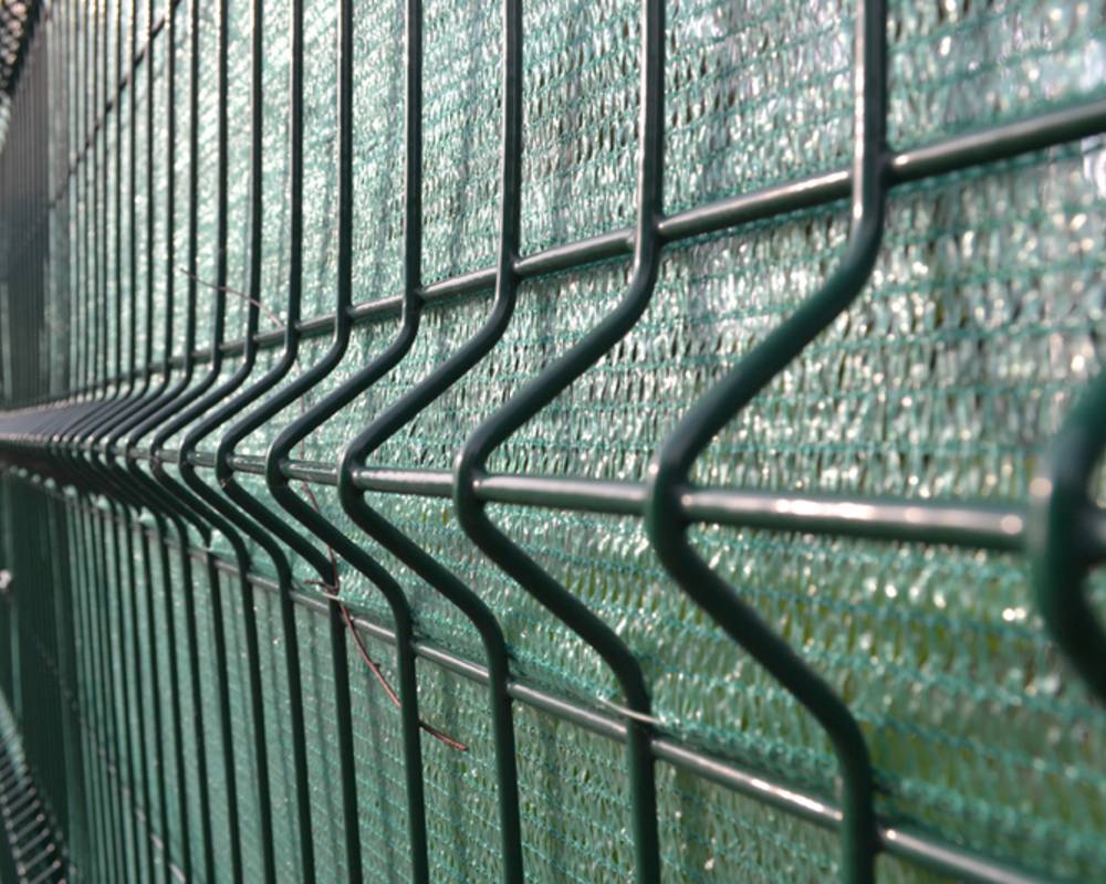 Забор из сварной сетки с полимерным покрытием: фото