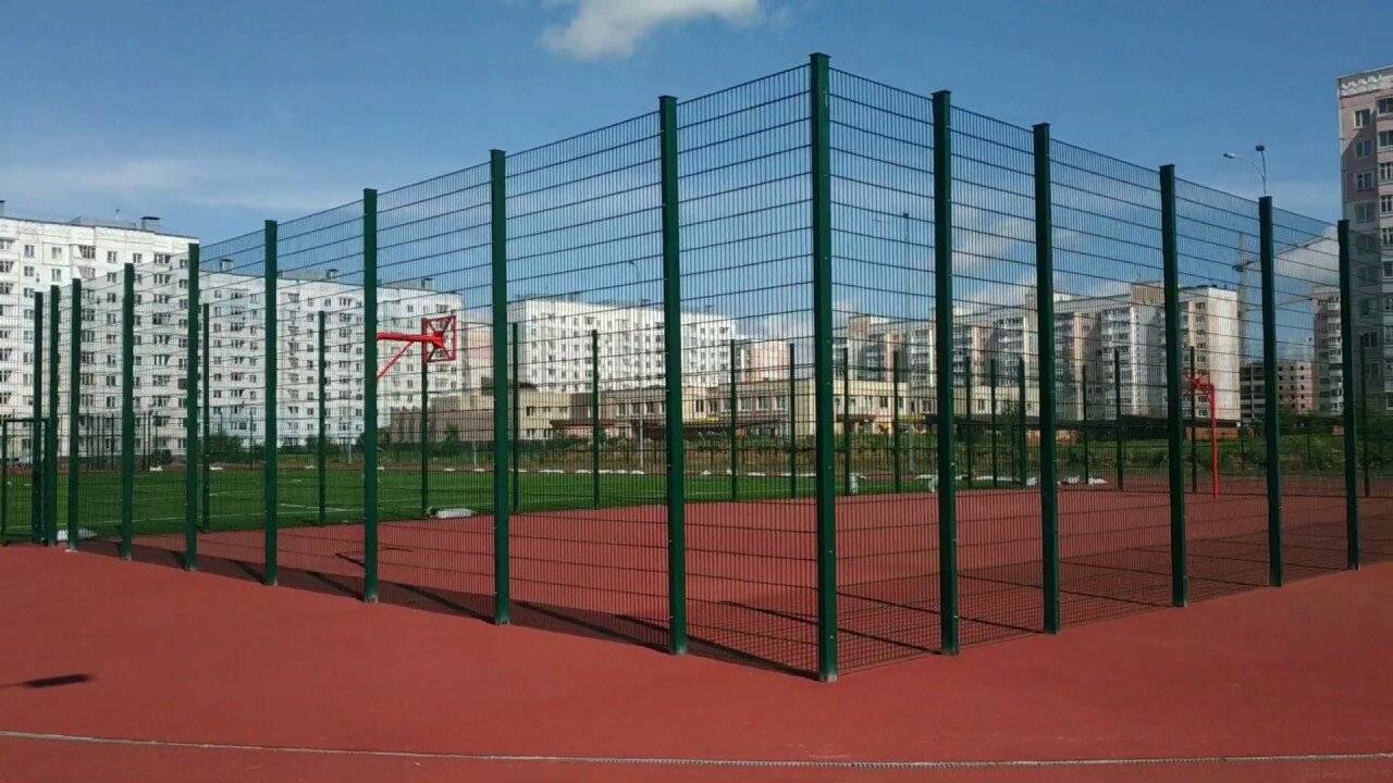 Преимущества и недостатки разных видов ограждений для спортивной площадки — sdelayzabor.ru