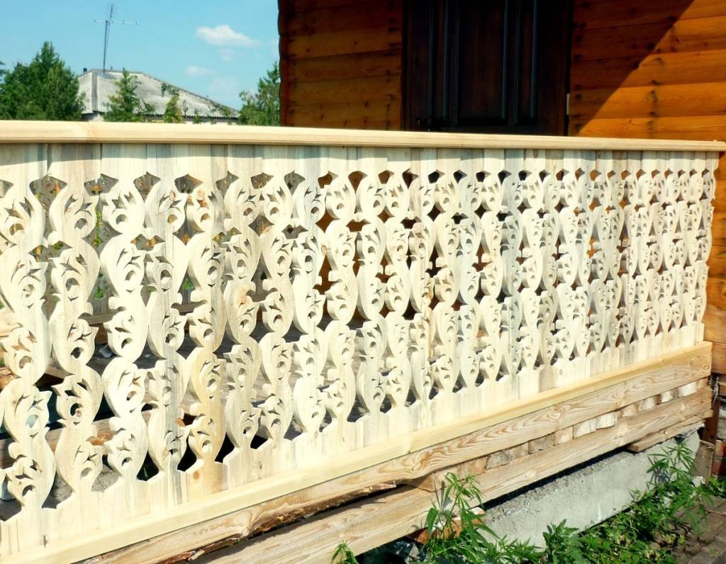 Деревянные декоративные заборы: 7 самых красивых конструкций из дерева