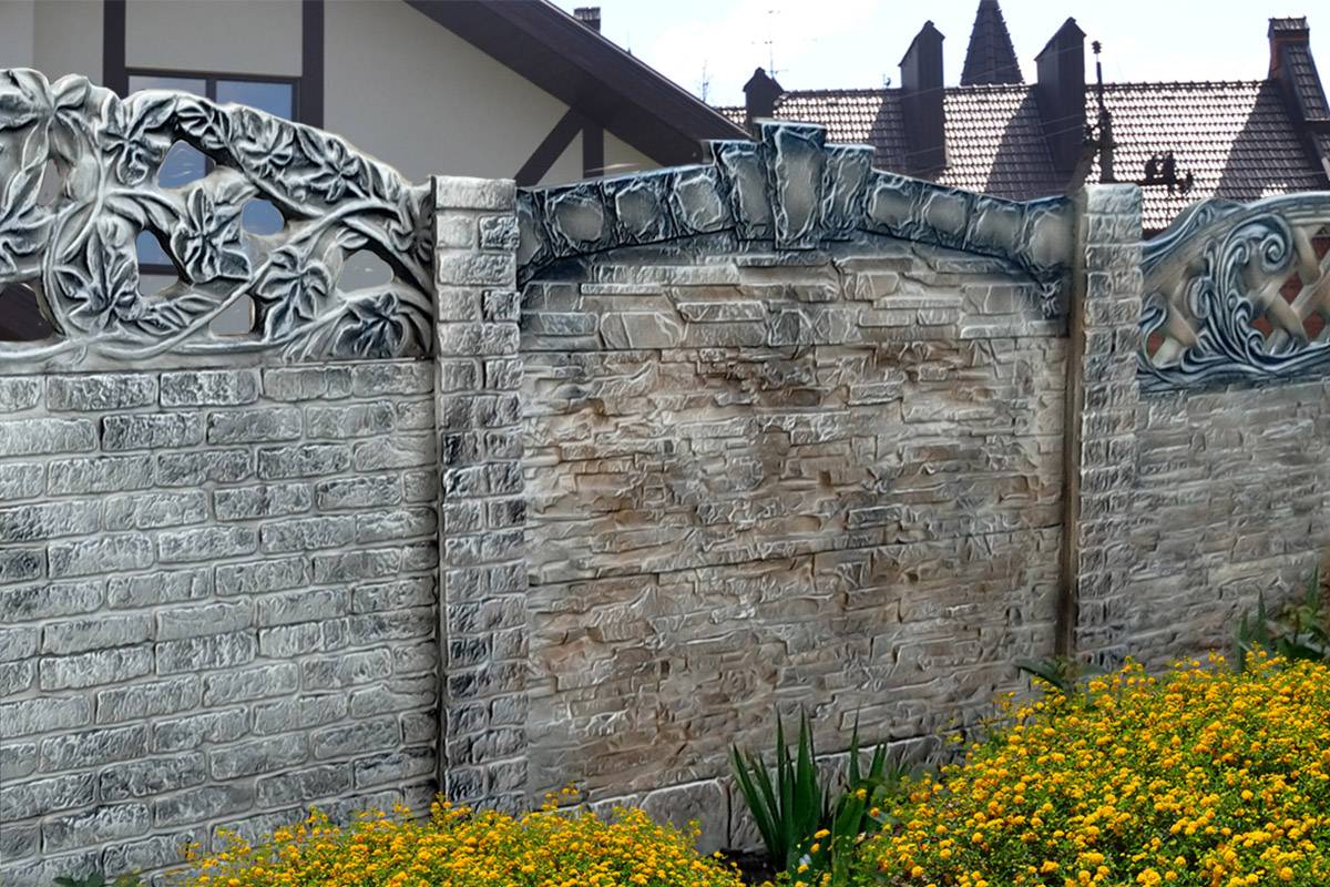 Забор из бетонных плит: виды и технология монтажа