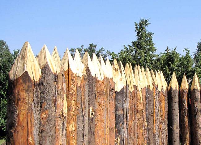 Деревянный забор своими руками. виды заборов из дерева