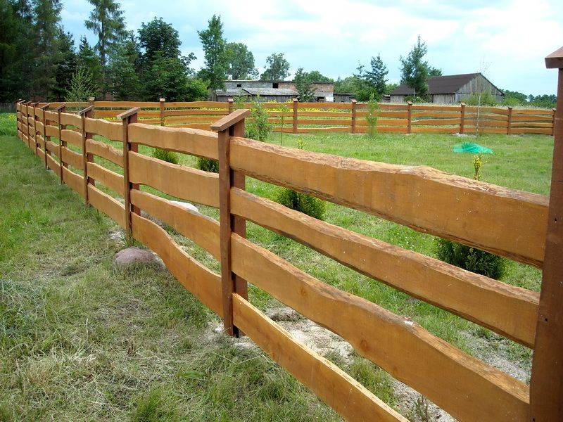 Делаем забор деревянный для дачи своими руками: фото
