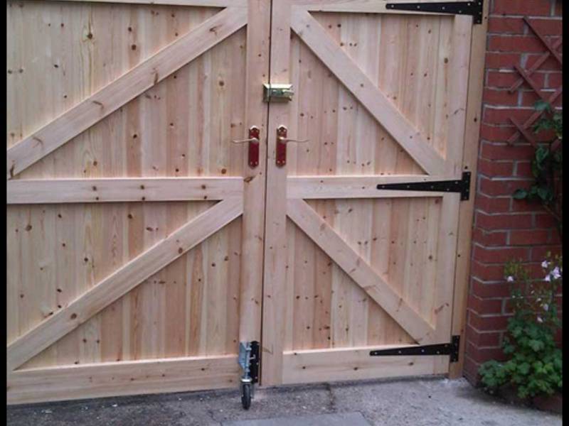 Пошаговая инструкция, как можно сделать деревянные ворота для гаража своими руками
