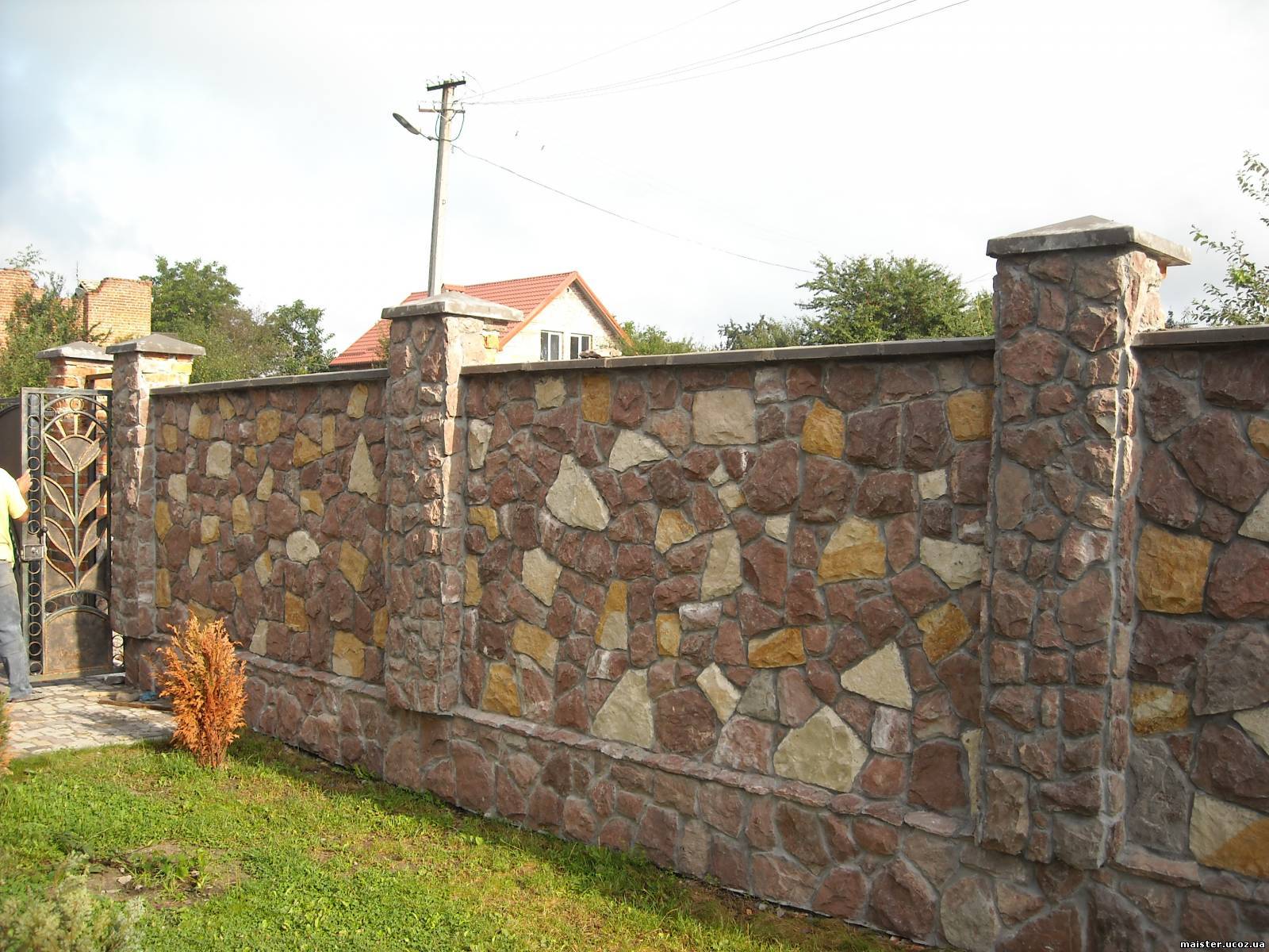 Забор из камня своими руками: фото, видео инструкция
