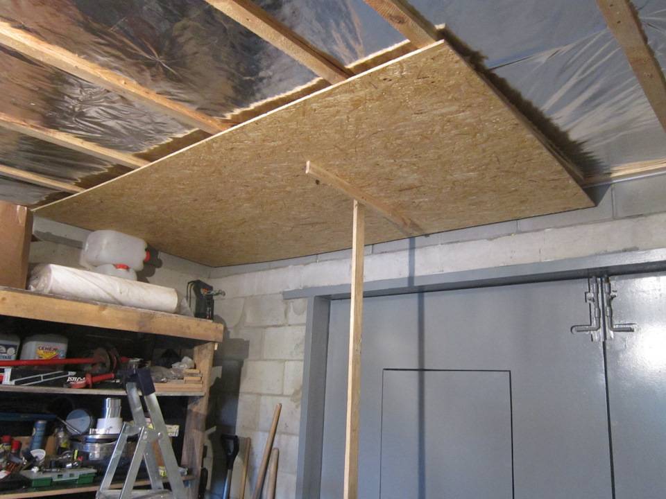 Как сделать потолок в гараже своими руками, чем лучше обшить и отделать