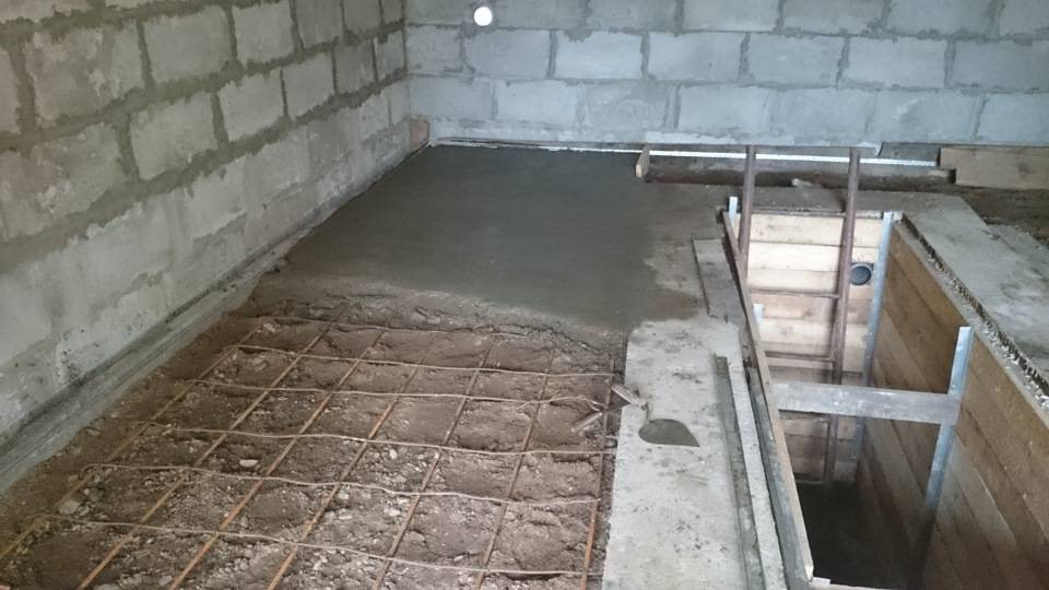 Как выровнять бетонный пол в гараже своими руками