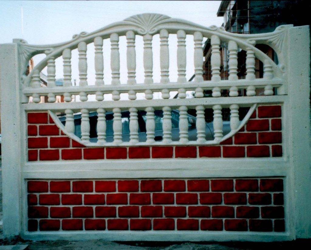Универсальное ограждение – забор из бетона и наборных блоков