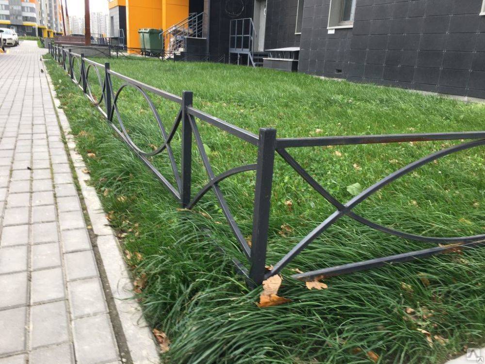 Забор из искусственной травы — особенности, методика изготовления, советы и рекомендации - заборчик