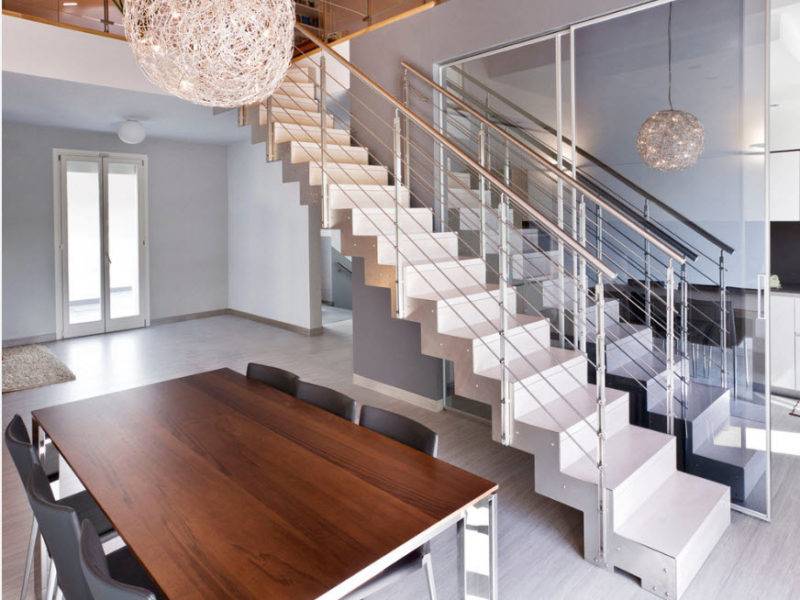 Варианты дизайна и оформления деревянных лестниц в интерьере доме