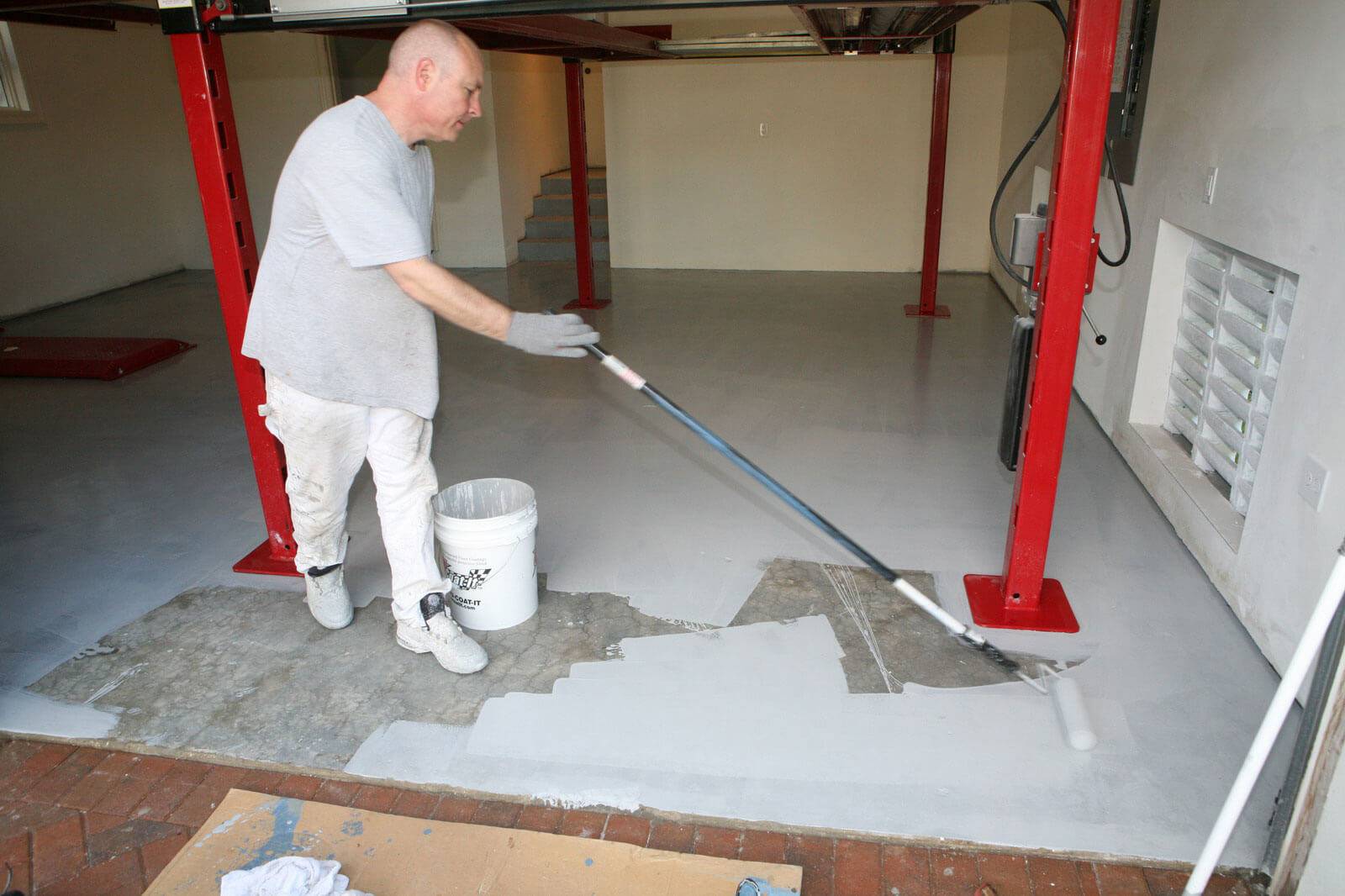 Покраска бетонного пола в гараже: нюансы и советы
