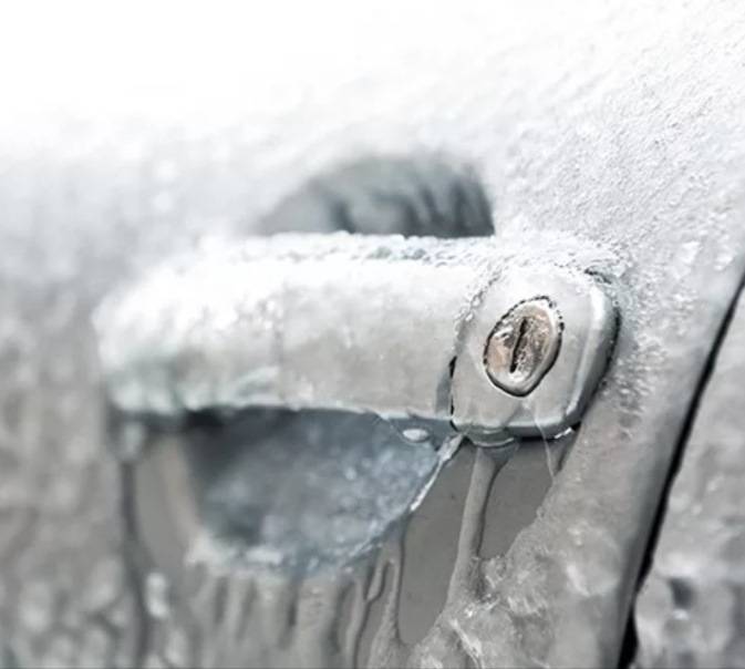 Замерз замок в машине. что делать и как разморозить?