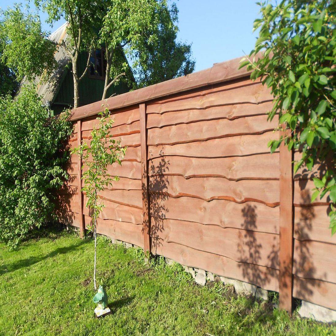 Как сделать деревянный забор на даче своими руками
