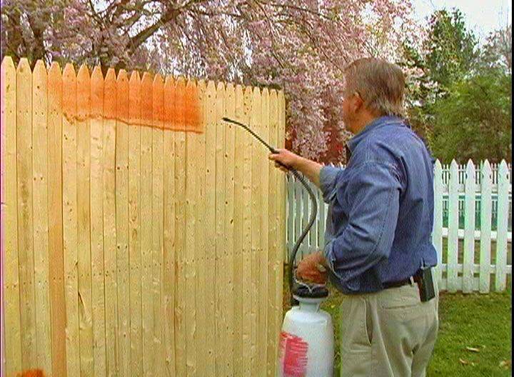 Чем покрасить деревянный забор: выбор краски, правила окрашивания