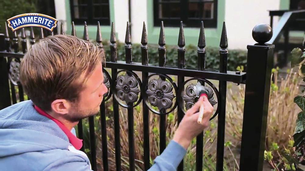 Как покрасить металлический забор своими руками на даче в 2021 году
