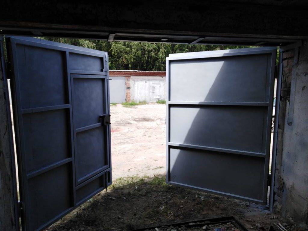 Гаражные стальные ворота по всем правилам