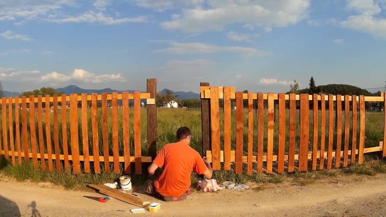 Горизонтальный плетеный забор из досок – технология изготовления: обзор +видео