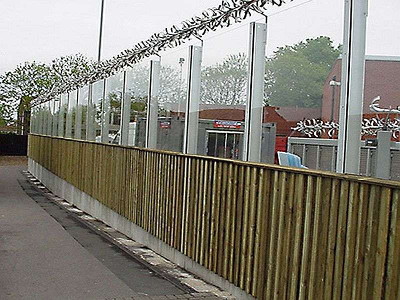 Шумопоглощающий забор: фото шумоизоляционный, шумозащитный своими руками