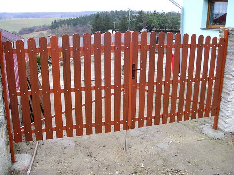 Ворота из деревянного штакетника, монтаж ворота из деревянного штакетника