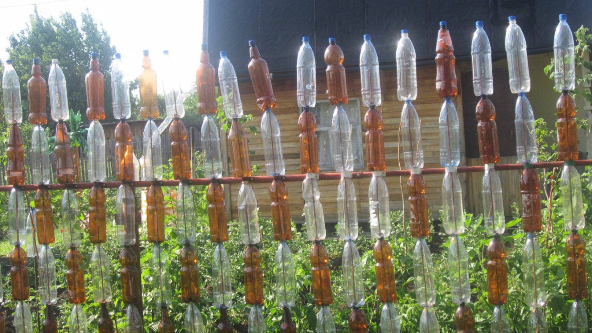 Поделки из стеклянных бутылок для сада своими руками: мастер класс, как использовать (фото)