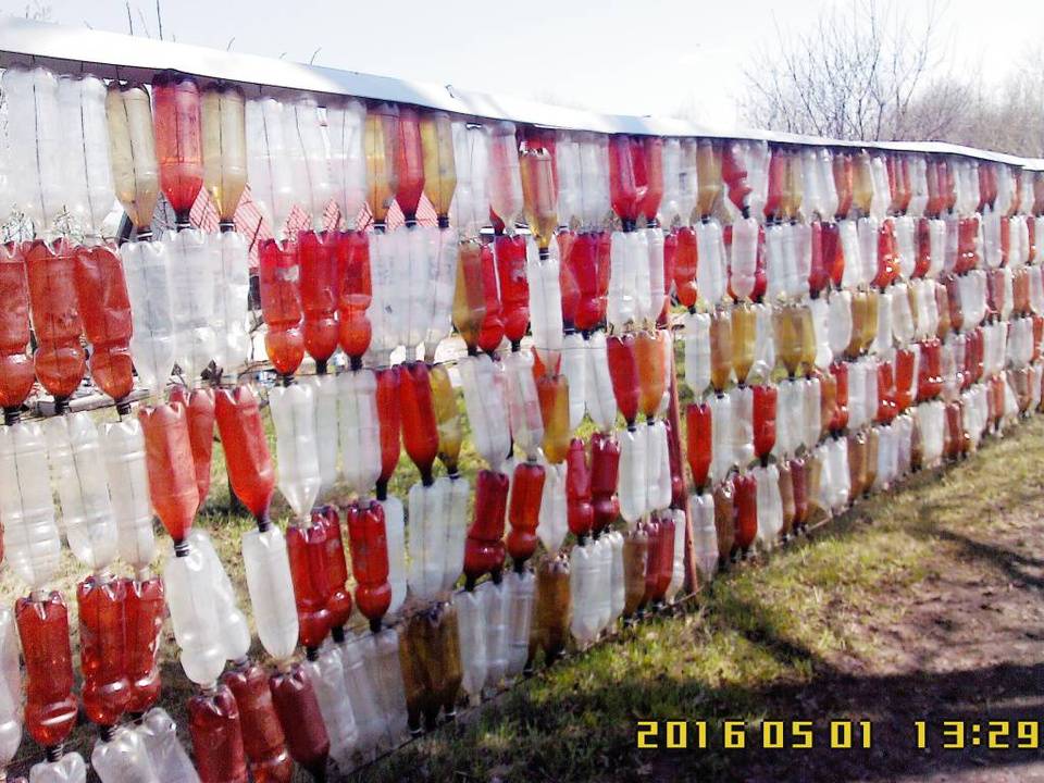 Как сделать забор из пластиковых бутылок своими руками? фото и видео