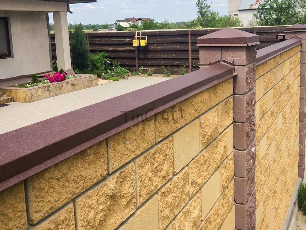 Что представляет собой парапет на бетонный забор?