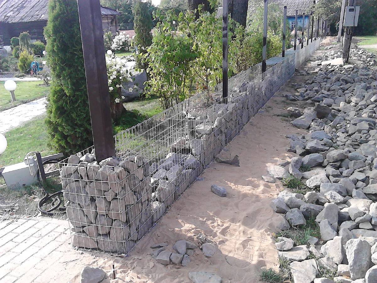 Забор из габионов (из камней в сетке) своими руками: пошаговая инструкция