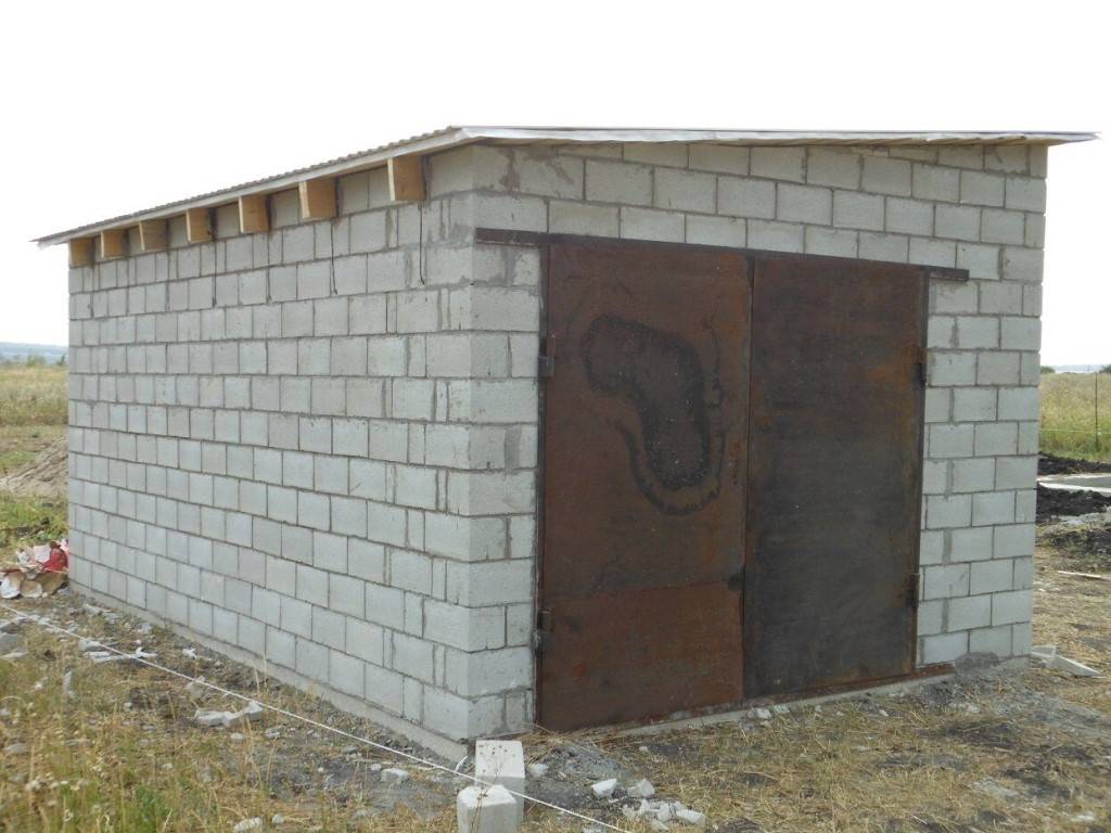 Гараж из керамзитобетонных блоков своими руками: как построить фундамент под строение, что сделать, чтобы стены не мокли? инструкции, фото