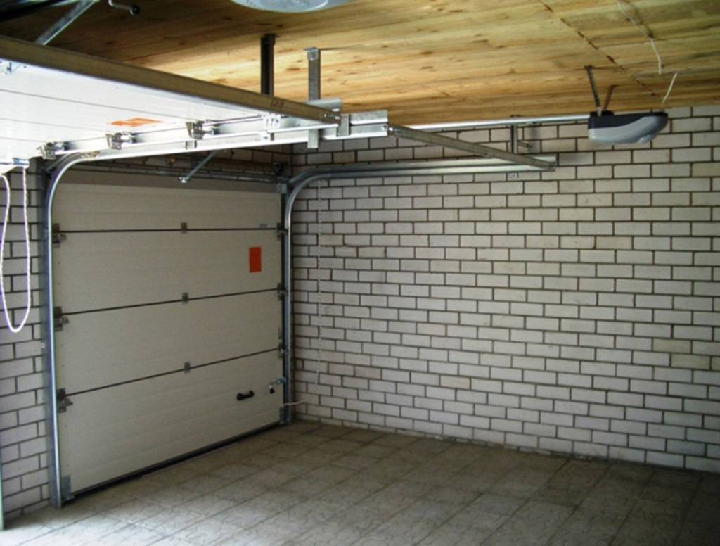 Размер ворот для гаража: ширина для легкового автомобиля, стандартная высота под джип