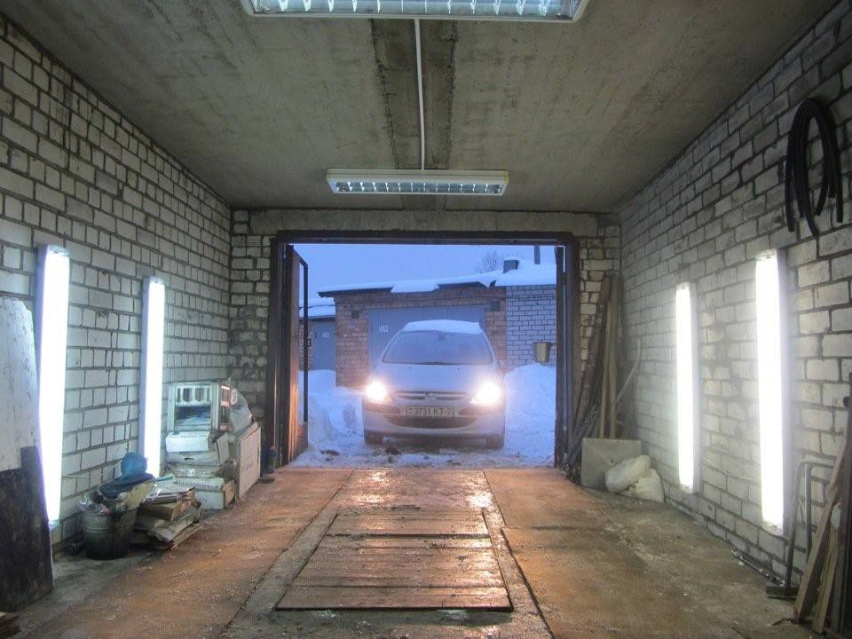 Освещение в гараже — самые экономичные и эффективные варианты освещения (80 фото)