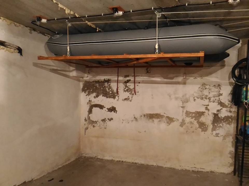 Хранение пвх лодки зимой в гараже под потолком, правильное хранение лодки в зимний период | гаражтек
