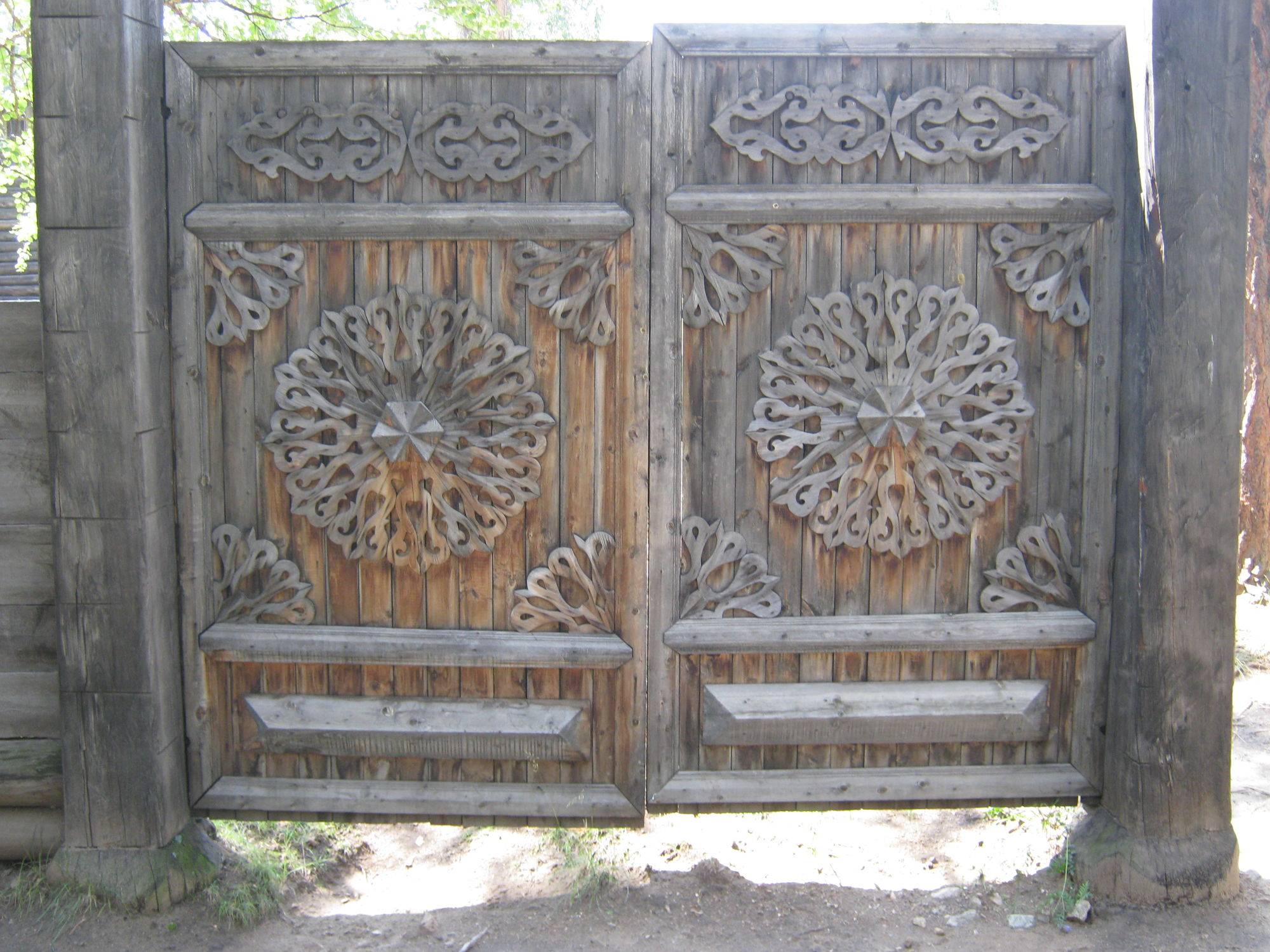 Деревянные ворота своими руками: фото, инструкция и чертежи
