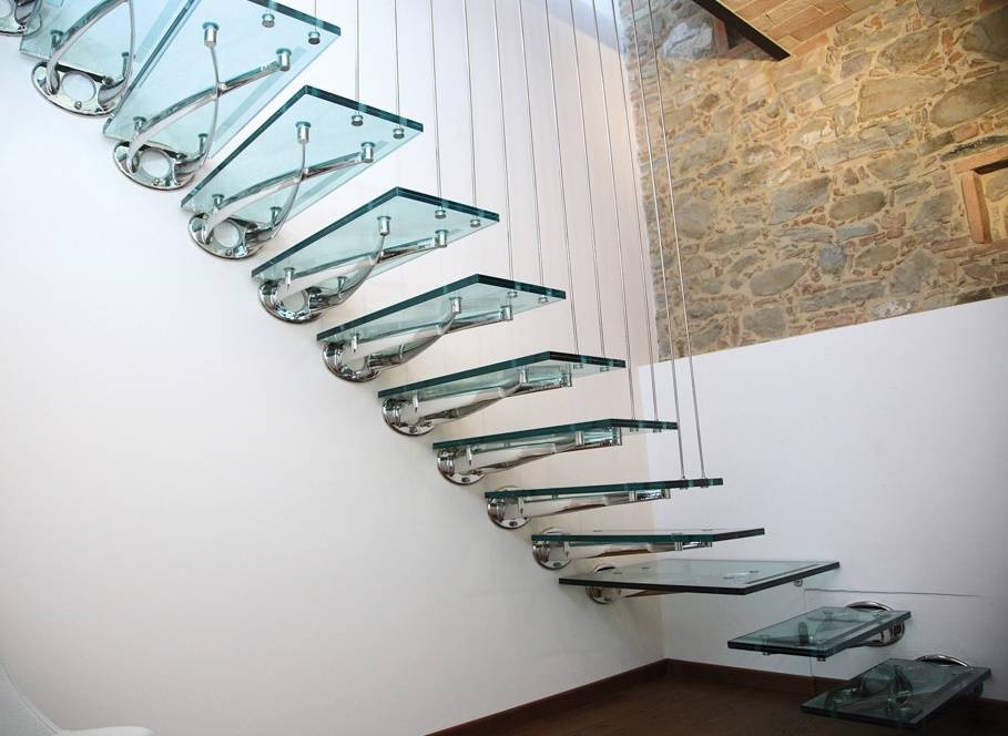 Ограждения из стекла для лестницы: закаленное