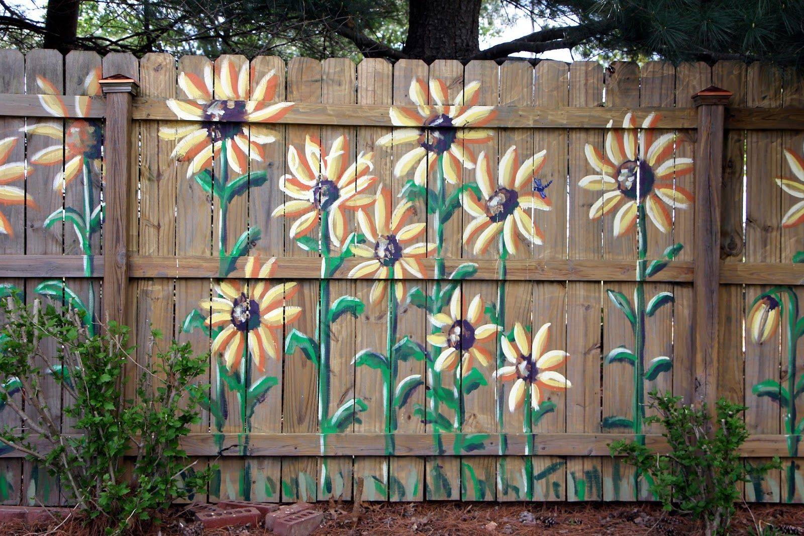 Раскрасить забор на даче своими руками