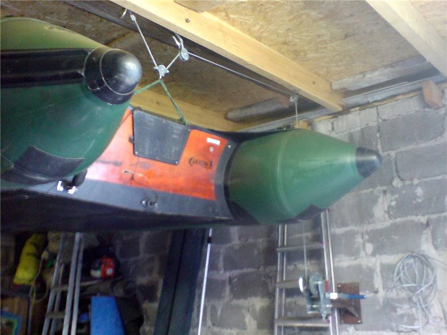 Хранение лодки пвх в гараже под потолком: как подвесить, прячем лодочный мотор и прицеп на зиму