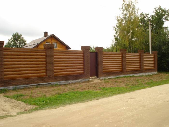 Забор из блокхауса: фото блок хауса металлического и деревянного, как сделать своими руками вертикально и горизонтально