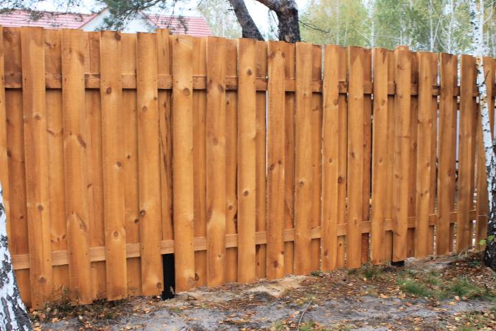 Забор из горбыля своими руками — просто, оригинально и недорого