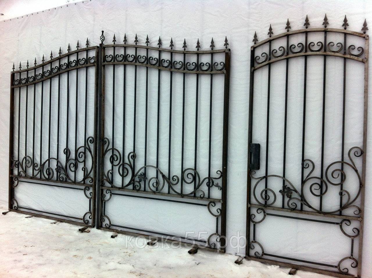 Кованые откатные ворота (31 фото): ворота с элементами ковки, комбинированные варианты с добавлением профлиста