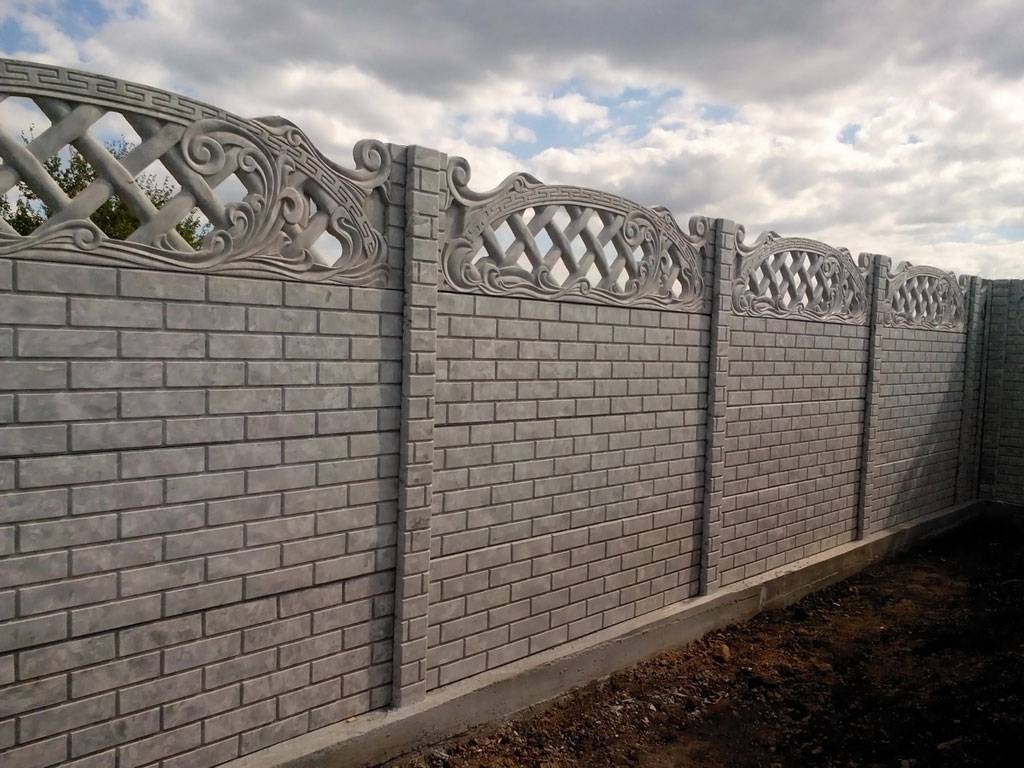 Бетонный забор: фото красивых идей и варианты установки бетонных конструкций