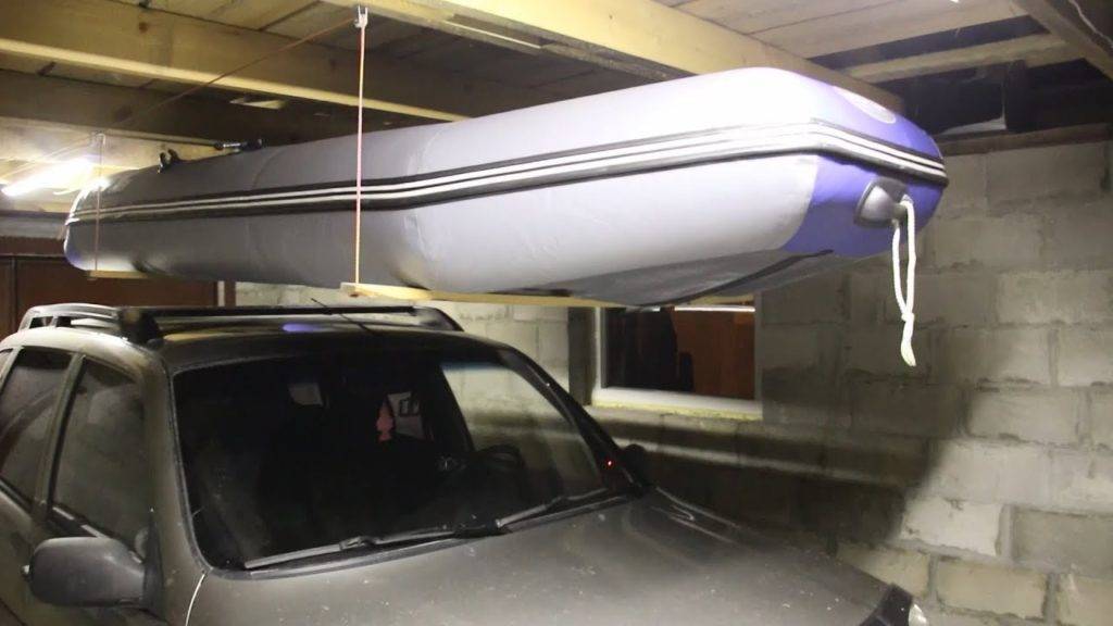 Как можно подвесить лодку к потолку в гараже, лучшие способы хранения