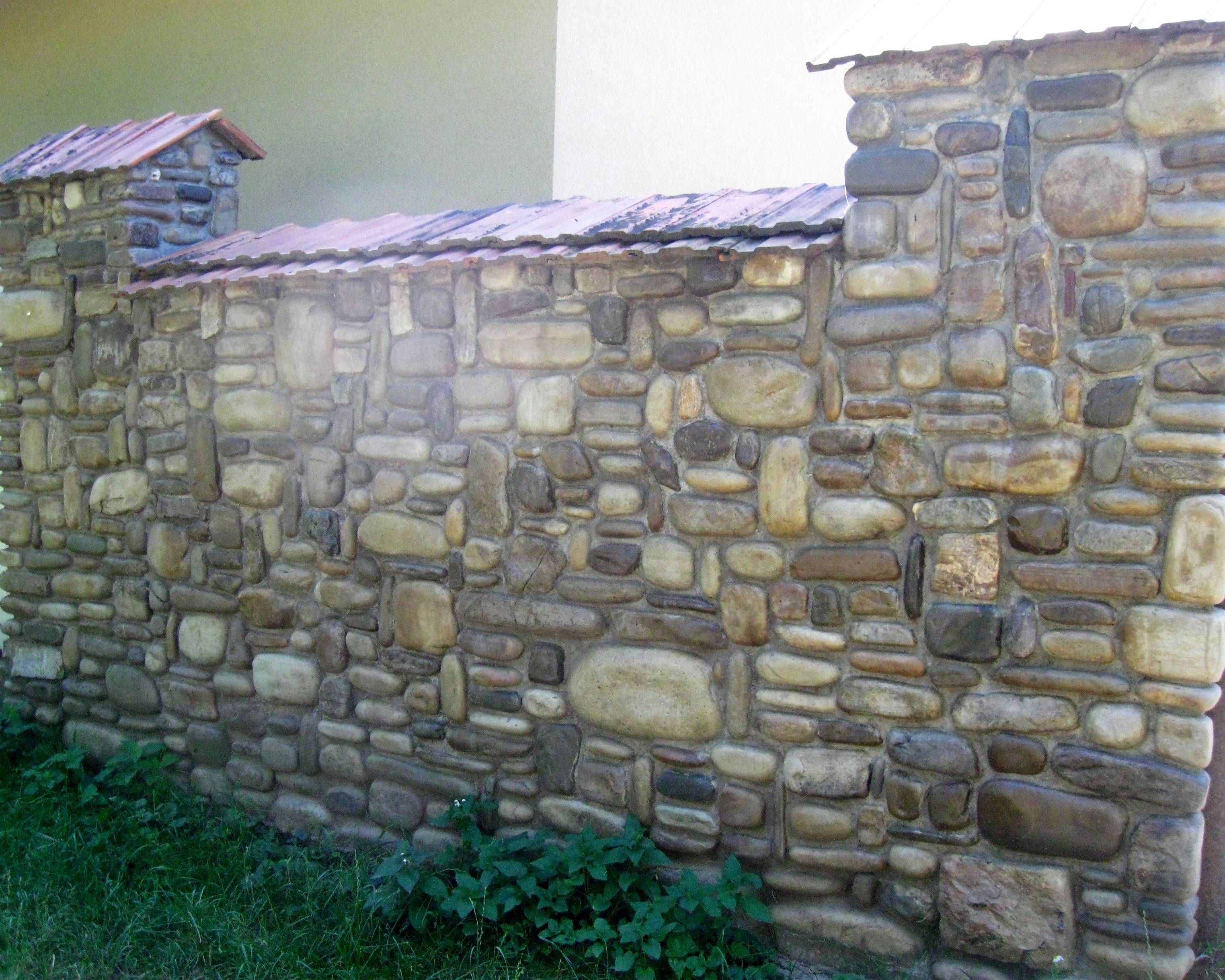 Каменный забор, столбы для забора из камня как сделать