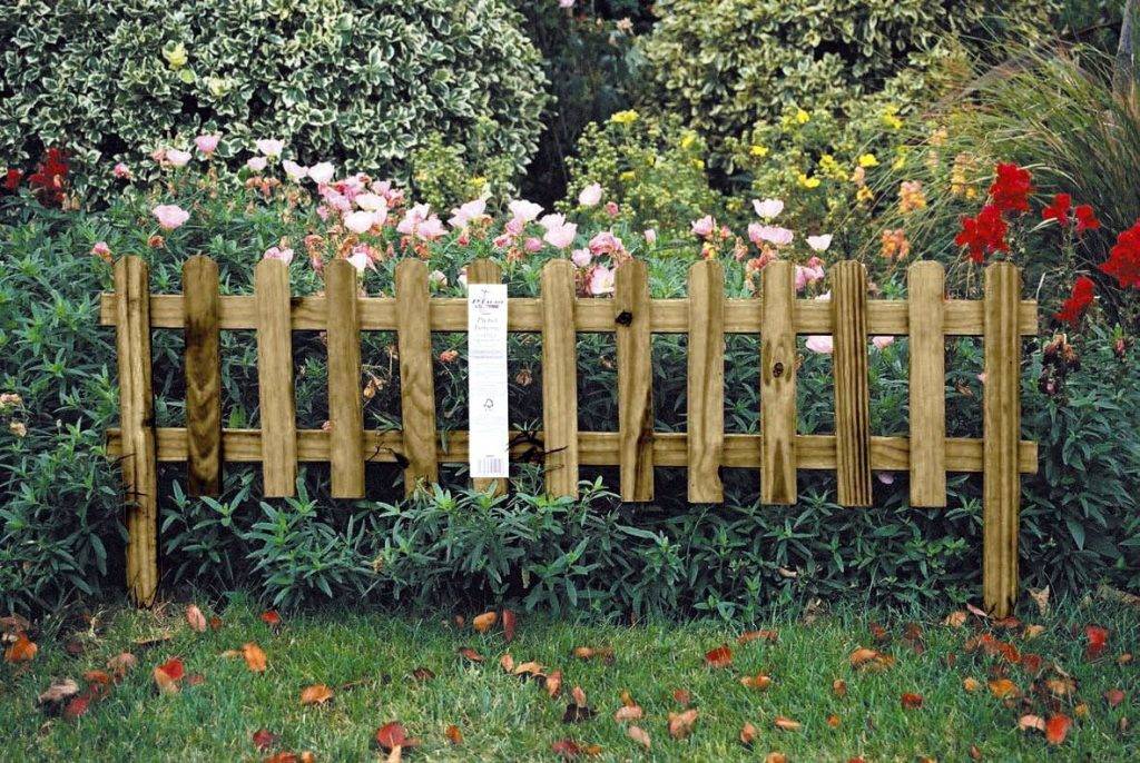 Заборчики для клумб и цветников своими руками: фото