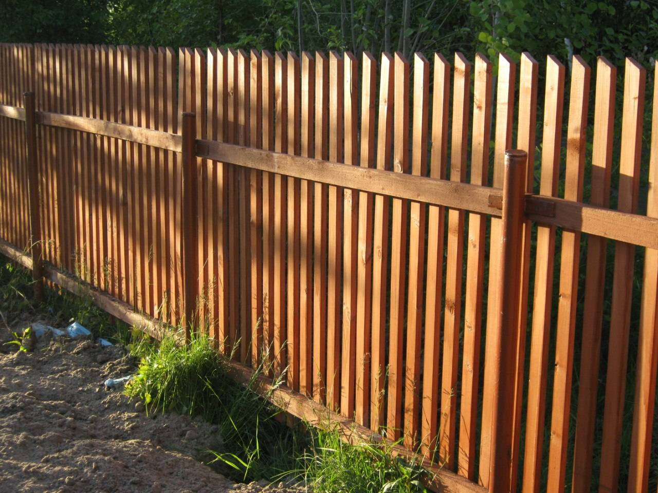 Деревянный забор своими руками: штакетник, горизонтальный из досок, плетенка