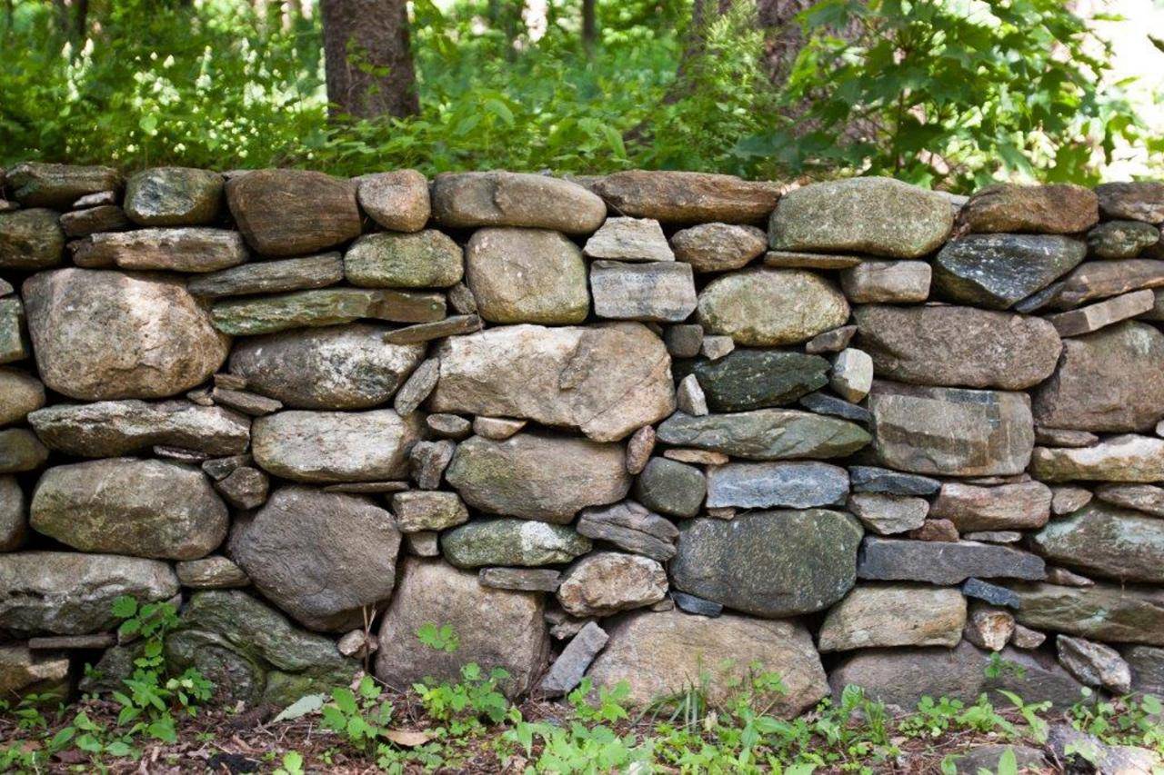 Каменный забор, столбы для забора из камня как сделать