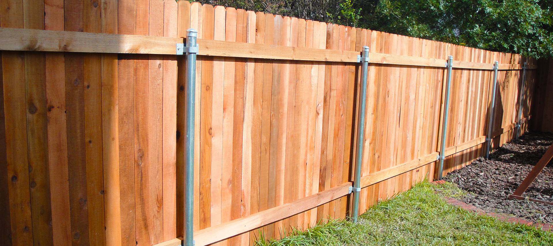 Чем обрабатывать деревянный забор?