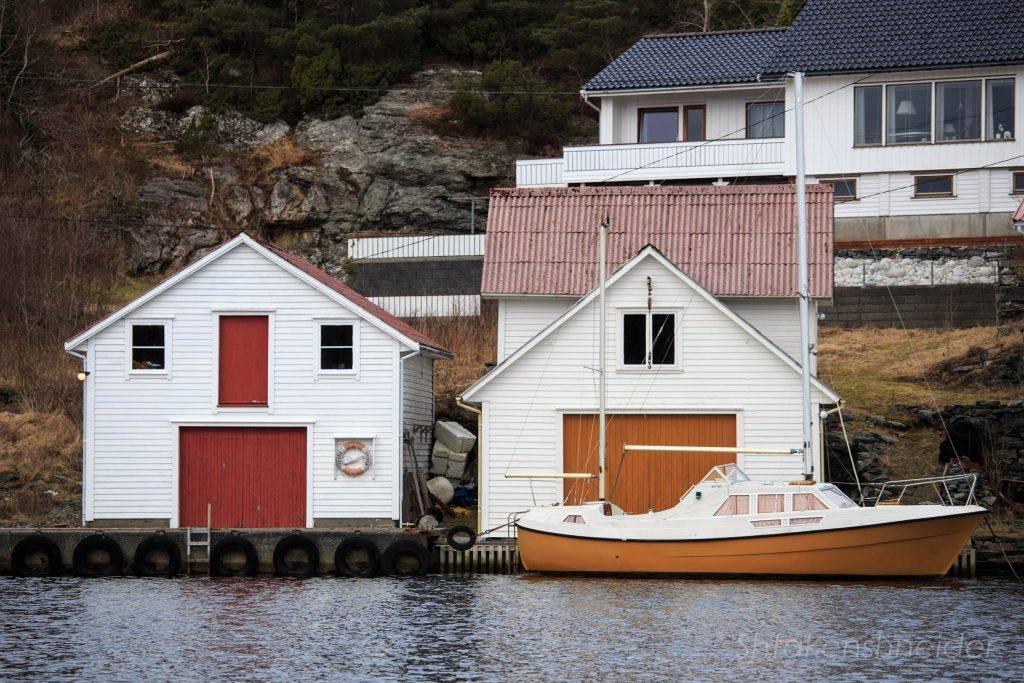 Гараж для лодки на берегу: как называется гараж для катера и строительство своими руками
